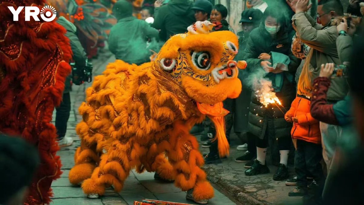 Фестиваль фонарей: где переплетаются традиции и воссоединение, освещаясь теплыми фестивальными огнями 4