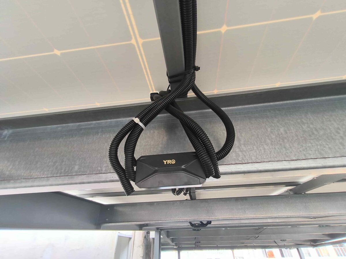 En quoi les deux types d'arrêt diffèrent-ils dans leurs méthodes de mise en œuvre ?